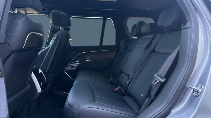 Land Rover Range Rover 3.0 D350 Autobiography 4dr Auto Diesel Estate - Image 4